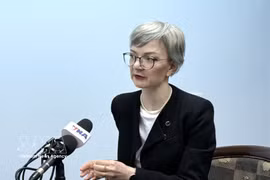 马来西亚泰莱大学国际关系专家朱莉娅·罗克尼法德接受越通社记者的采访。图自越通社