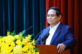 越共中央政治局委员、政府总理、1908号检查团团长范明政在会议上发表讲话。图自越通社