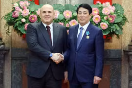 越南国会主席梁强与俄罗斯总理米舒斯京。图自越通社