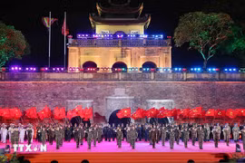 越南人民军剧院的艺术表演节目。图自越通社