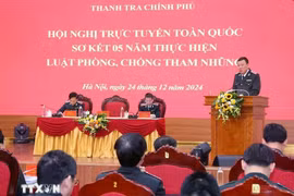 越南政府监察长段洪峰在会上发表讲话。图自越通社