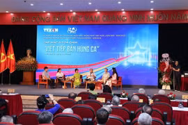 “续写英雄壮歌”座谈会场景。图自越通社