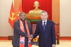 越共中央总书记苏林与莫桑比克解放阵线党（FRELIMO）总书记查基尔·阿布巴卡尔。图自越通社