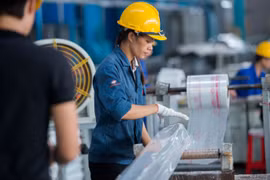 2021-2023年期间国家财政赤字控制在GDP的3%左右，预计2024年控制在3.4%左右。图自越通社
