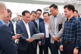 越共中央政治局委员、政府副总理、国家展会指导委员会主任裴青山实地检查2026年春季博览会的各项准备工作。组委会供图