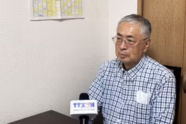 日本东京外国语大学的栗原弘英教授接受越通社驻东京记者的采访。图自越通社