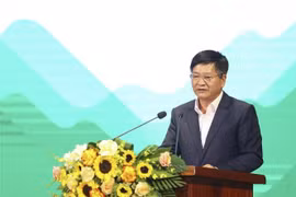 奠边省人民委员会主席、2024年奠边国家旅游年组委会主任黎成都在会议上发言。图自越通社