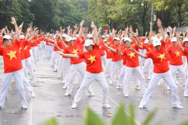 《战略》提出在到2030年的阶段，每年援助建设至少两个老年人关照和康复救助机构和养老社会救助机构模式的目标。图自越通社