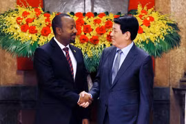 越南国家主席梁强与埃塞俄比亚总理阿比·艾哈迈德。图自越通社