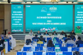 “分享应对气候变化经验”讨论会场景。图自越通社