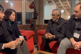 越南驻阿根廷大使兼驻乌拉圭大使吴明月与乌拉圭共产党总书记、劳动与社会保障部长胡安·卡斯蒂略和乌拉圭外交部副部长瓦莱丽娅·苏卡西举行了工作会谈。图自越通社