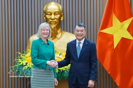 越南政府总理黎明兴与澳大利亚驻越南大使吉莉安·伯德。图自越通社