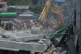 地震发生后，缅甸曼德勒多处建筑物被毁。图自新华社/越通社