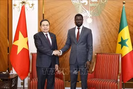 越南国会主席陈青敏与塞内加尔总统法耶。图自越通社