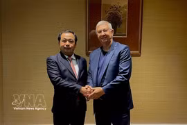 越共中央政治局委员、河内市委书记陈德胜与AFK Systema集团董事长弗拉基米尔·叶夫图申科夫。图自越通社
