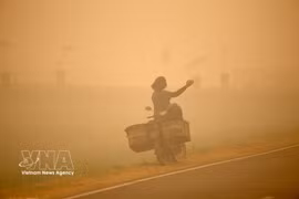 印度尼西亚中加里曼丹帕朗卡拉亚地区被森林火灾烟霾笼罩。图自越通社