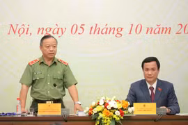 人民公安政治学院院长潘春绥中将在会上发表讲话。图自越通社