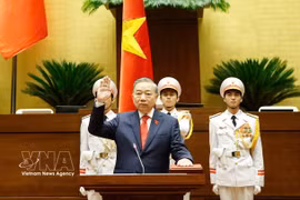 国家主席苏林宣誓就职。图自越通社
