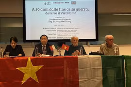 越南驻意大利大使杨海兴出席在梅斯特雷市举行的一场研讨会。图自越通社