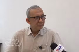 印尼国防与战略研究所（LESPERSSI）高级协调员贝尼·苏卡迪斯在雅加达接受越通社记者的采访。图自越通社