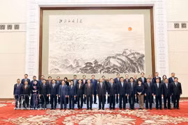 越南国会主席陈青敏与中国全国人大常委会委员长赵乐际举行会谈