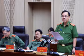 公安部警察调查局副局长黎文新少将发言。图自政府报