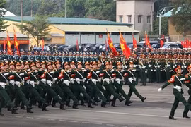 各武装力量演练小组。图自越通社