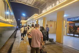 越中国际联运列车的乘客。图自越通社