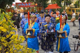 开夏-祈安节每年正月初七在左军黎文阅德上公庙举行。图自越通社