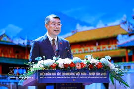 黎明兴总理在论坛上发表讲话。图自越通社