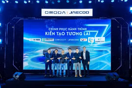 各企业代表合影。图自越通社