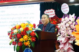 河内金融银行大学校董会主席裴春边副教授·科学博士在开班仪式上致辞。图自越通社