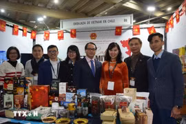 越南展位展出了多种特色咖啡产品。图自越通社