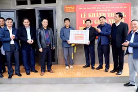 计划中一套新房落成仪式。图自越通社