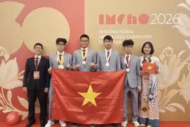 获奖的越南学生。图自Vietnam+