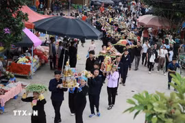 寇瓦（Khâu Vai）风流爱情集市让游客探索当地特色文化价值。图自越通社