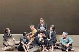 《钢铁之地》重现了古芝土地悲壮的历史空间。图自越通社