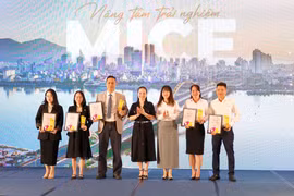 岘港旅游业首次设立“MICE - The Rising Wave”奖项，表彰在2025年会奖旅游客源开发方面作出突出贡献的企业。图自越通社