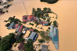 第11号台风过后暴雨洪涝给越南北部多地造成严重损失。图自越通社