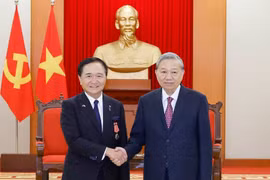 越共中央总书记苏林会见日本神奈川县知事黑岩祐治。图自越通社