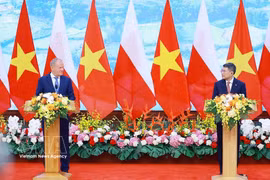 越南政府总理黎明兴与波兰总理唐纳德·图斯克宣布将双边关系提升为战略伙伴关系。图自越通社