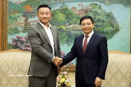 越南政府副总理阮文胜会见Bybit集团首席执行官周本。图自越通社