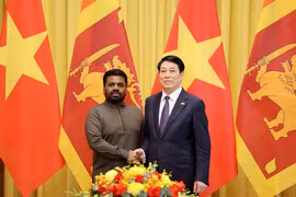 国家主席梁强与斯里兰卡总统迪萨纳亚克亲切握手。图自越通社