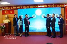 代表们于2026年9月29日在胡志明市共同启动Expo Platform平台。图自越通社