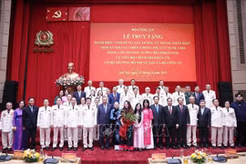苏林总书记出席已故内务部长裴善悟上将的人民武装力量英雄称号追授仪式