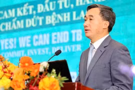 卫生部副部长陈文舜教授在会上发表讲话。图自越通社