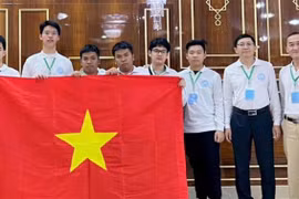 越南学生队的全部6名参赛学生均荣获金牌。图自越通社