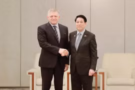 越南国家主席梁强会见斯洛伐克总理罗贝尔特·菲佐。图自越通社