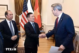 越南政府副总理胡德福会见美国财政部长斯科特·贝森特。图自越通社