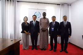 越南国会副主席阮鸿延会见IPU主席图利亚·埃克森。图自越通社